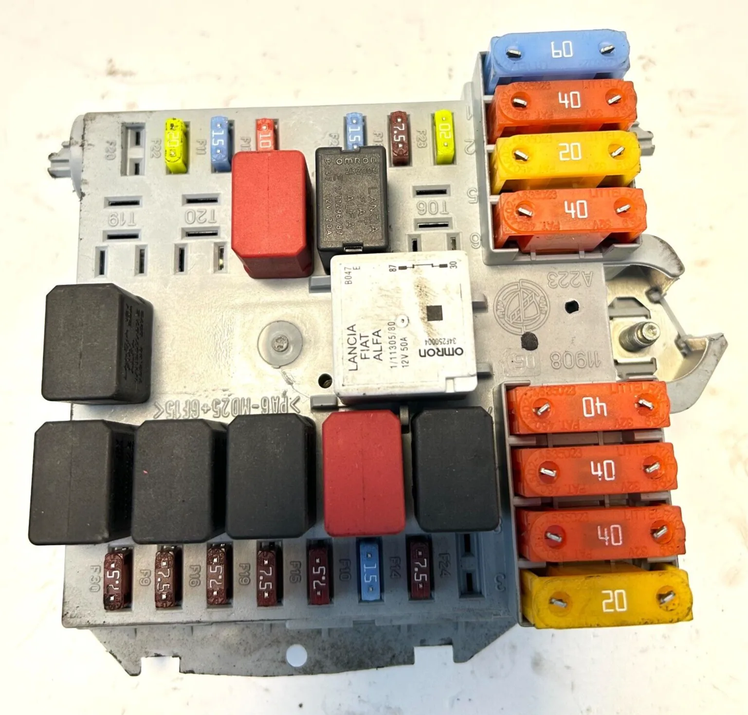 CENTRALINA SCATOLA PORTA FUSIBILI FIAT CROMA 1.9 DIESEL - 51804118