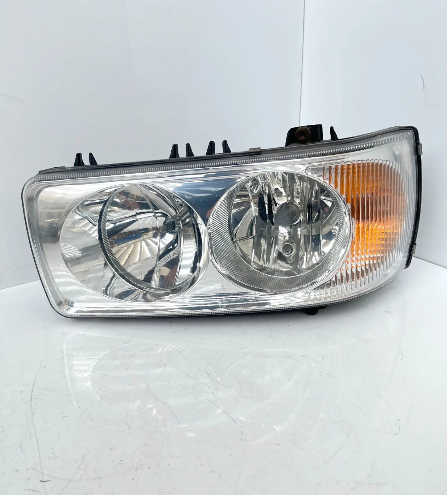 FARO ANTERIORE SINISTRO DAF 95 / XF95 - PROIETTORE ANT SX (ANNO 2005)